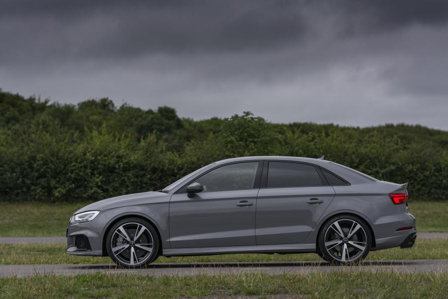  Audi RS3 Sedan (8V) 2017 года  (UK) (фото 11 из 40)